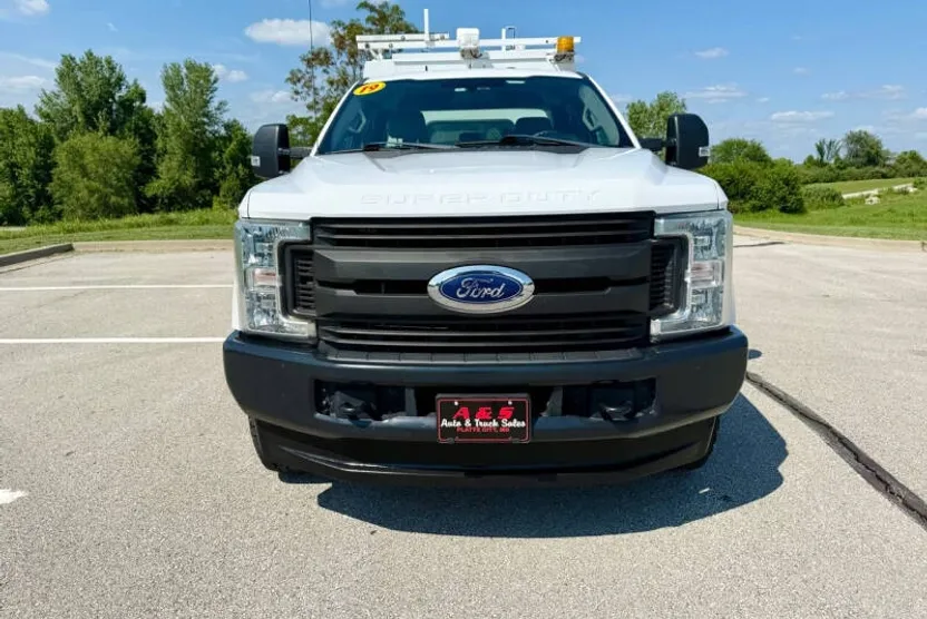 2019 Ford F-350 XL photo 1