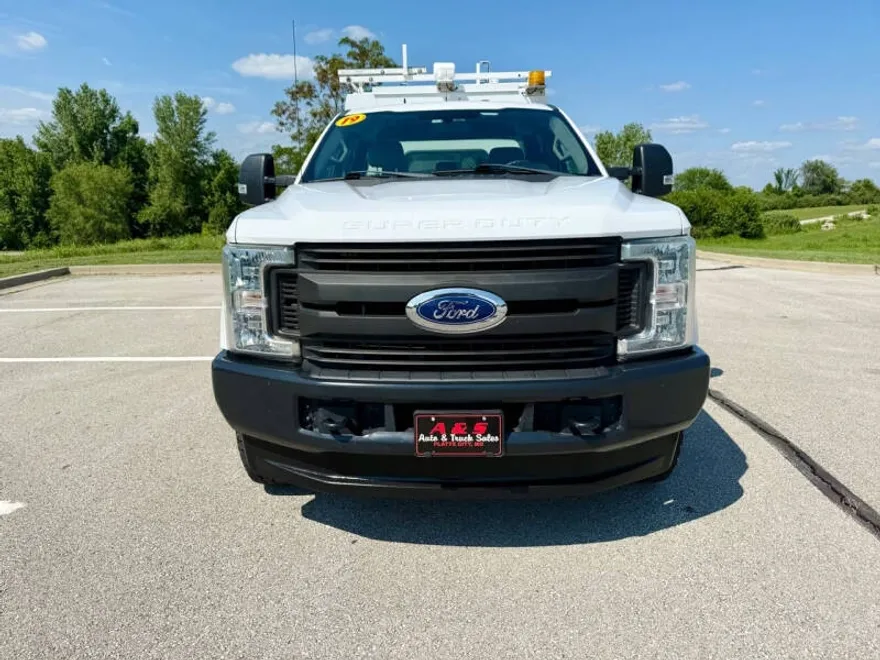 2019 Ford F-350 XL photo 1