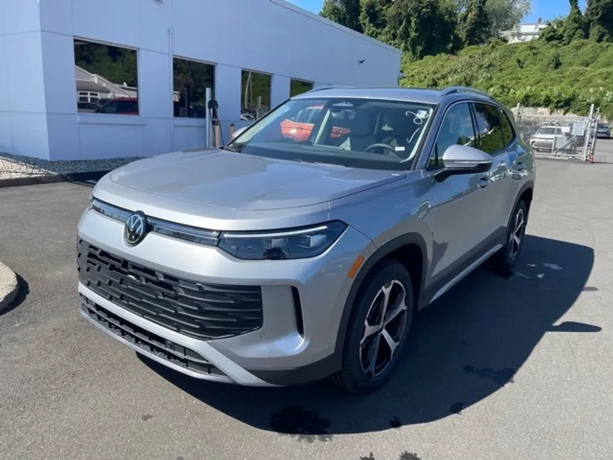 2025 Volkswagen Tiguan SE photo 1