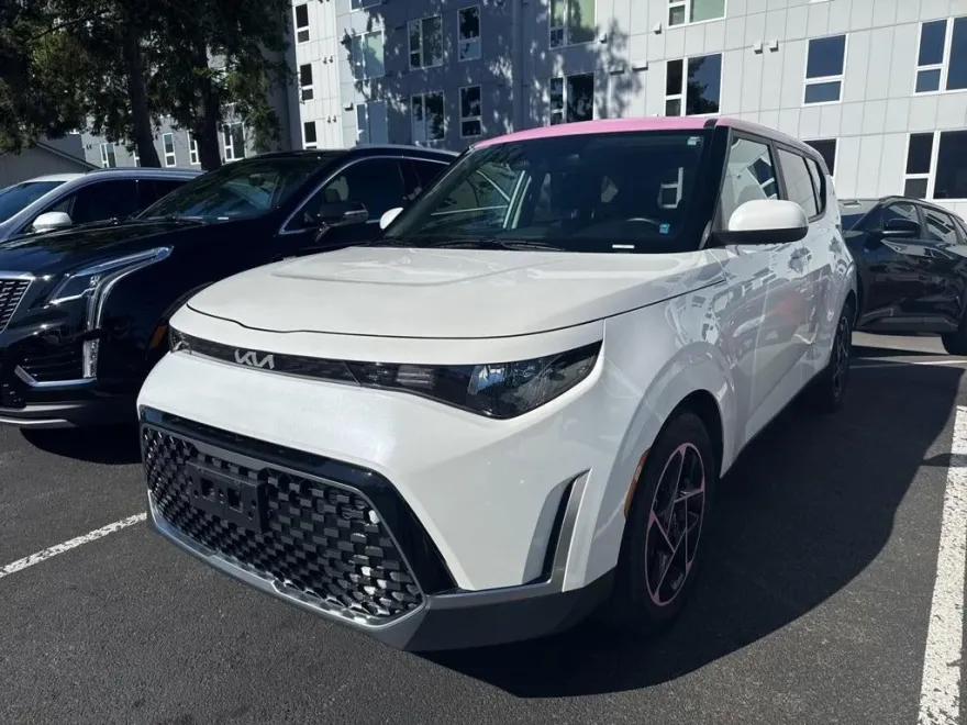 2023 Kia Soul EX photo 1