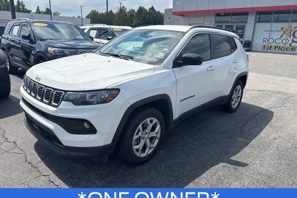 2024 Jeep Compass Latitude photo 1