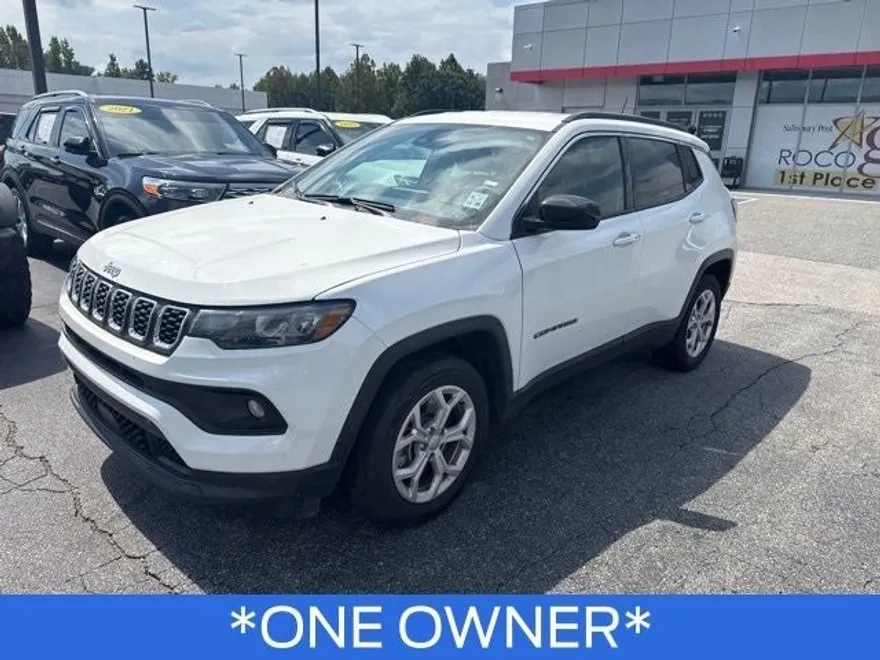 2024 Jeep Compass Latitude photo 1