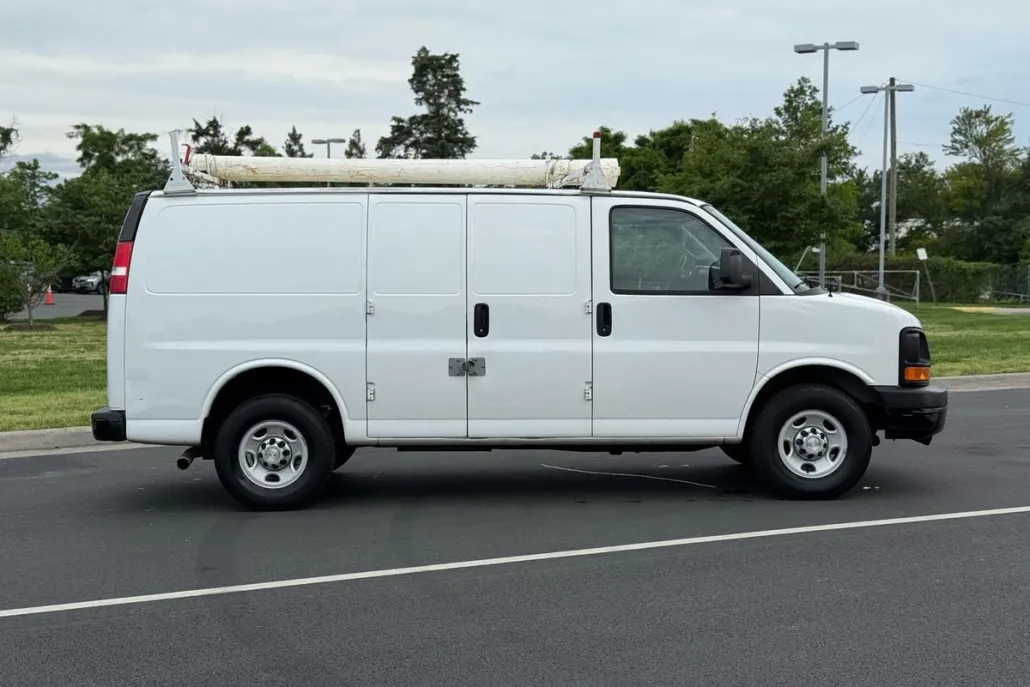2016 Chevrolet Express 3500 Cargo Van photo 1
