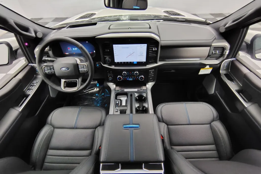 2025 Ford F-150 Platinum photo 1