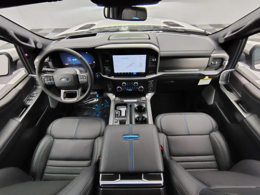 2025 Ford F-150 Platinum photo 1