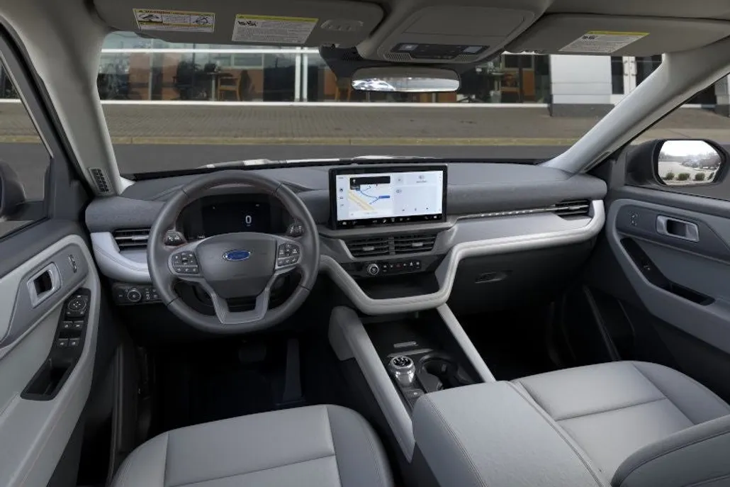 2025 Ford Explorer photo 1
