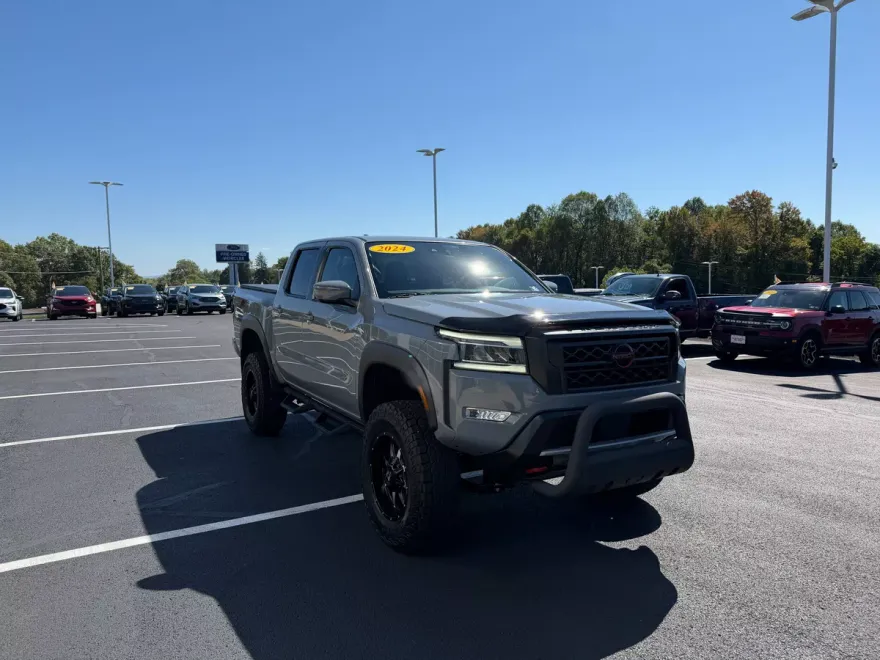2024 Nissan Frontier Crew Cab PRO-4X photo 1