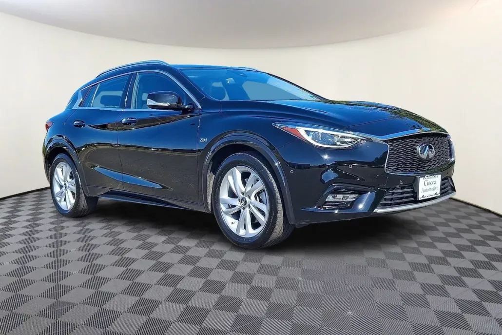 2018 Infiniti QX30 Premium photo 1
