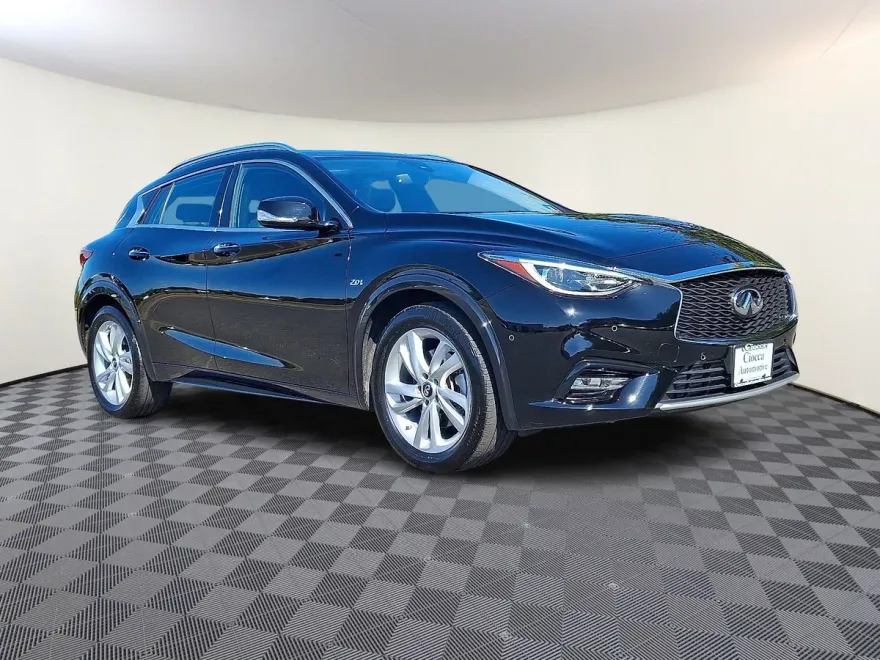 2018 Infiniti QX30 Premium photo 1