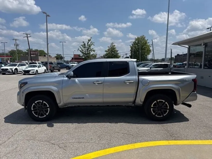 2024 Toyota Tacoma TRD Sport photo 1