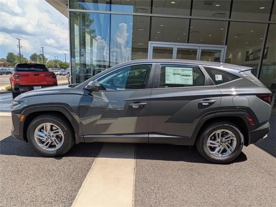 2025 Hyundai Tucson SE photo 1