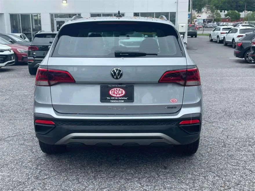 2022 Volkswagen Taos S photo 1