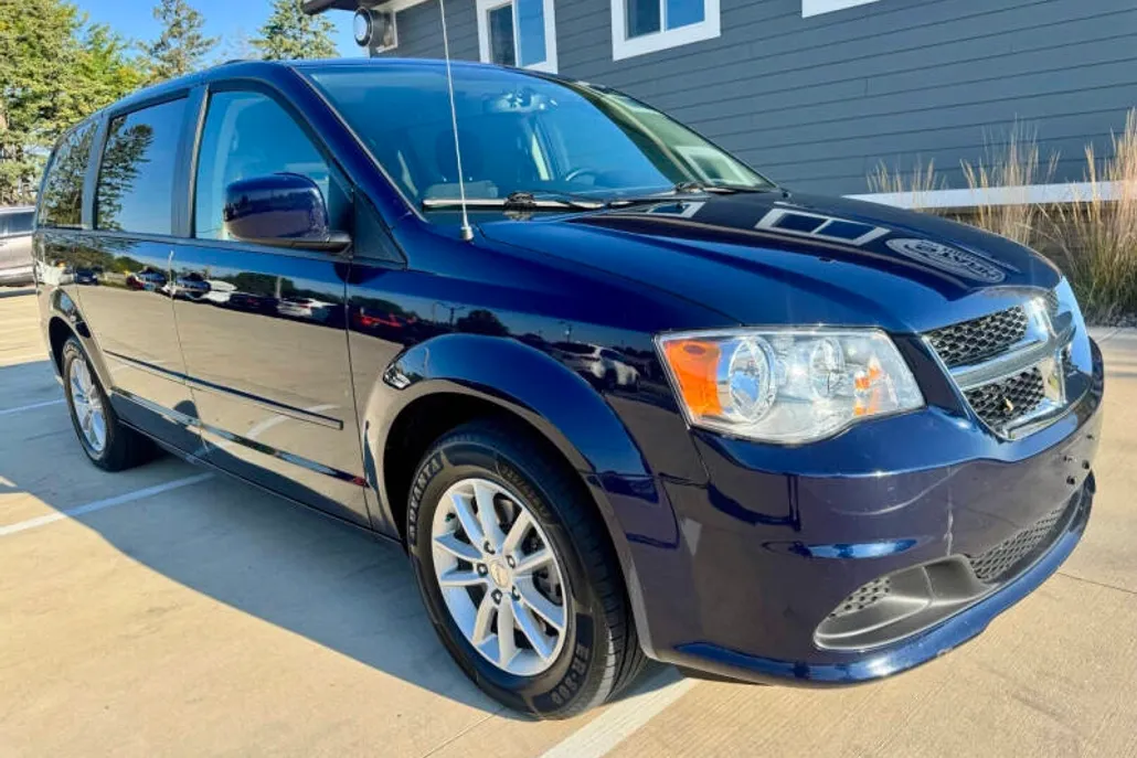 2015 Dodge Grand Caravan SXT photo 1