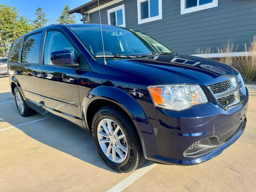 2015 Dodge Grand Caravan SXT photo 1