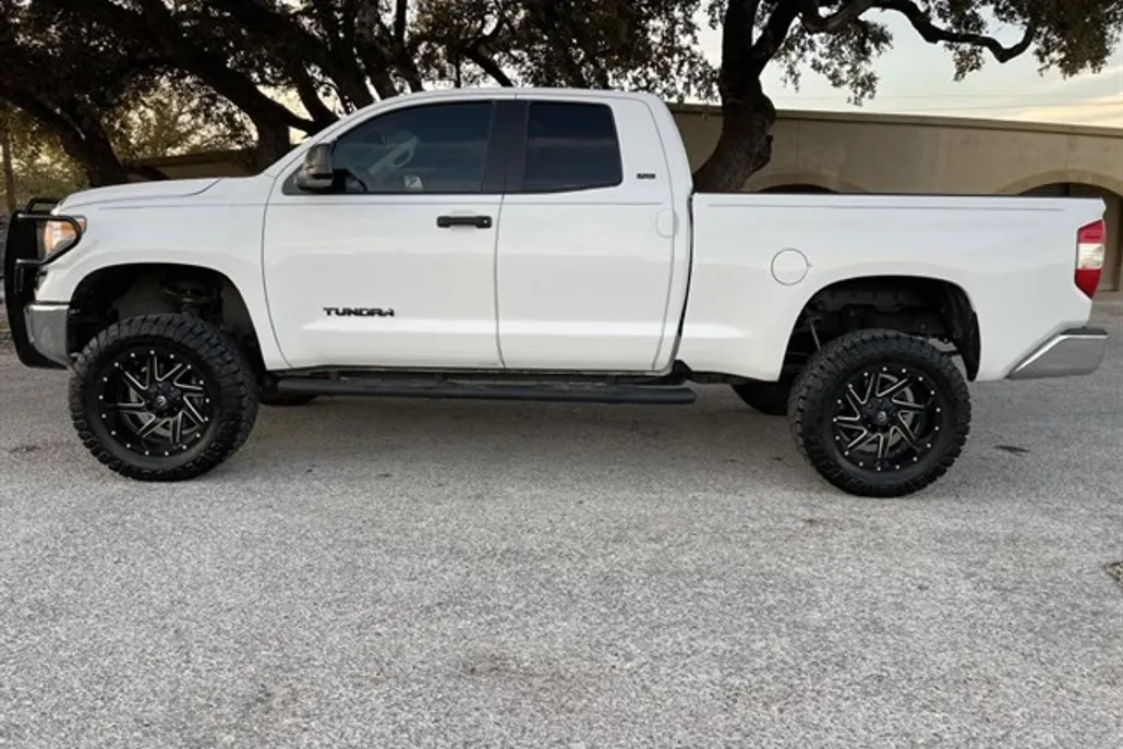 2015 Toyota Tundra SR photo 1