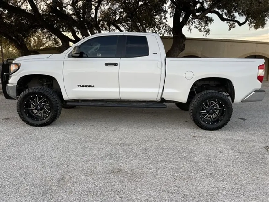 2015 Toyota Tundra SR photo 1