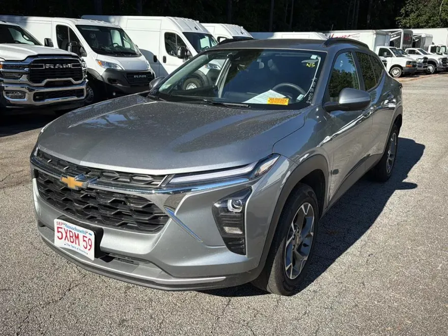 2025 Chevrolet Trax LT photo 1