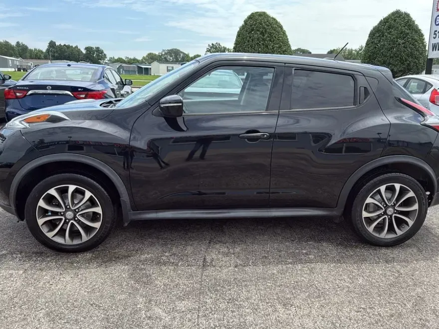 2017 Nissan Juke SV photo 1