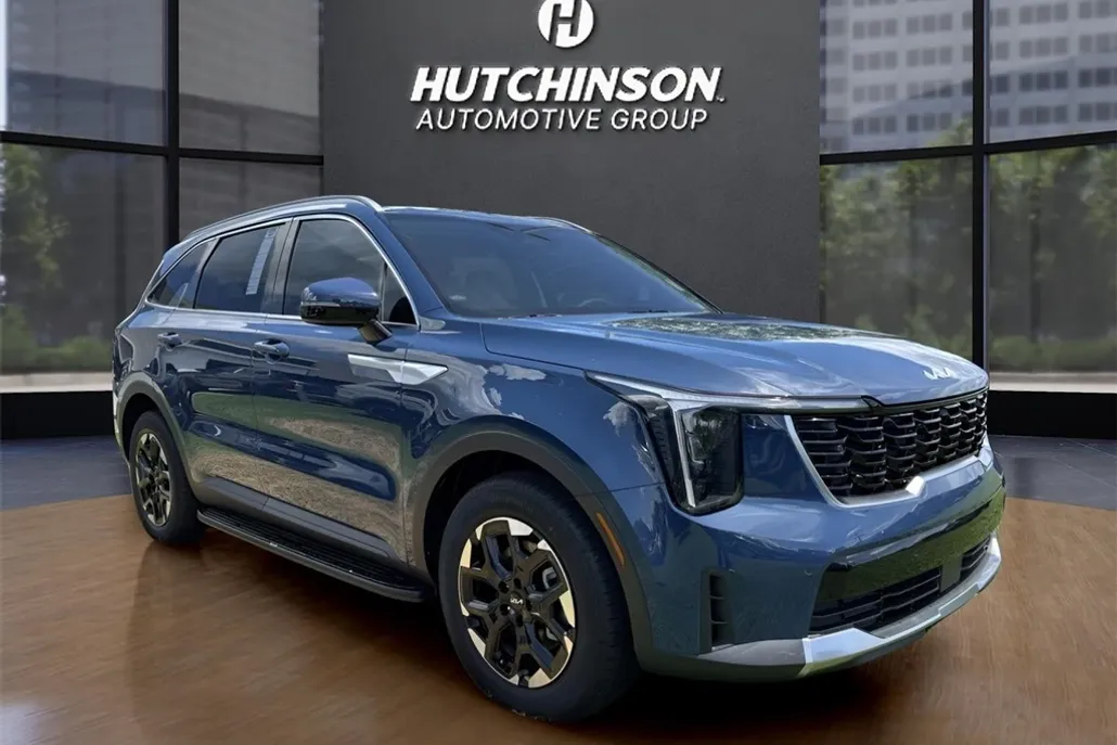 2025 Kia Sorento S photo 1