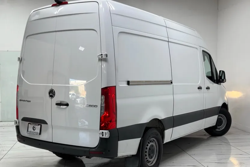 2021 Mercedes Benz Sprinter 2500 photo 1