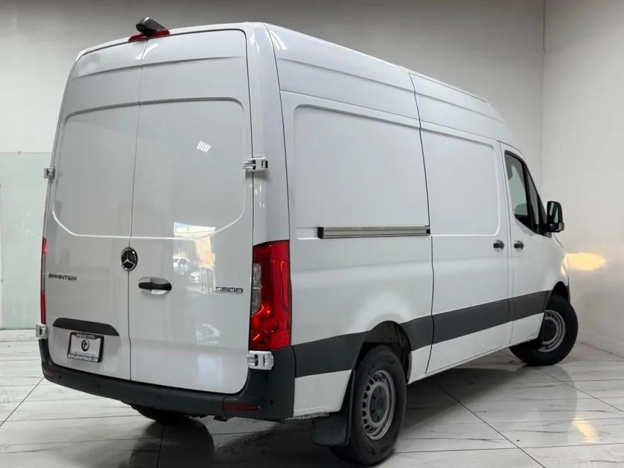 2021 Mercedes Benz Sprinter 2500 photo 1