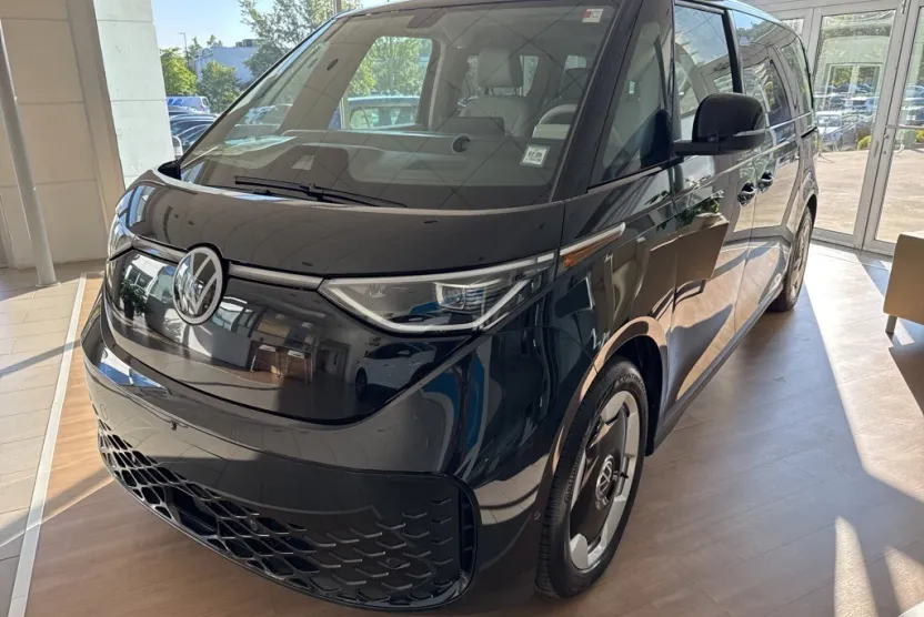 2025 Volkswagen ID. Buzz Pro Plus photo 1