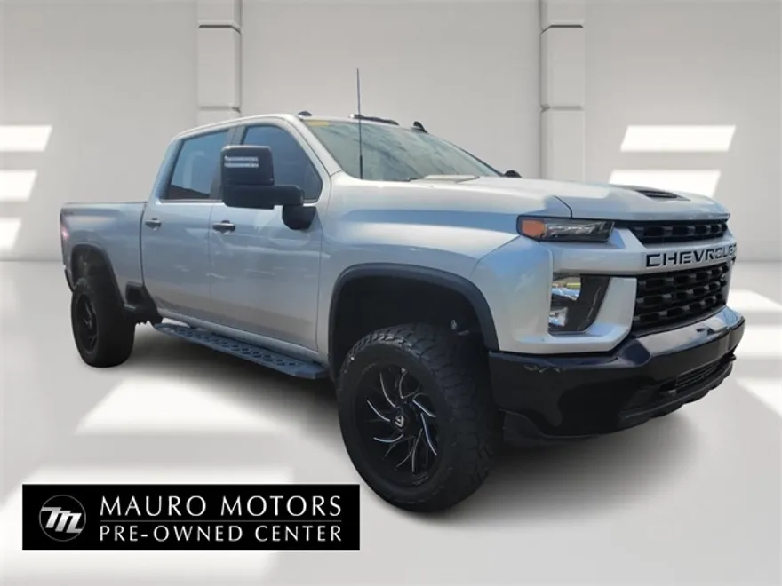 2022 Chevrolet Silverado Custom photo 1