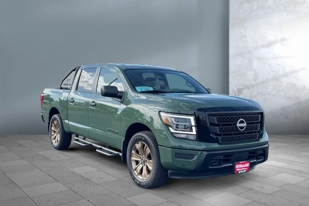 2024 Nissan Titan SV photo 1