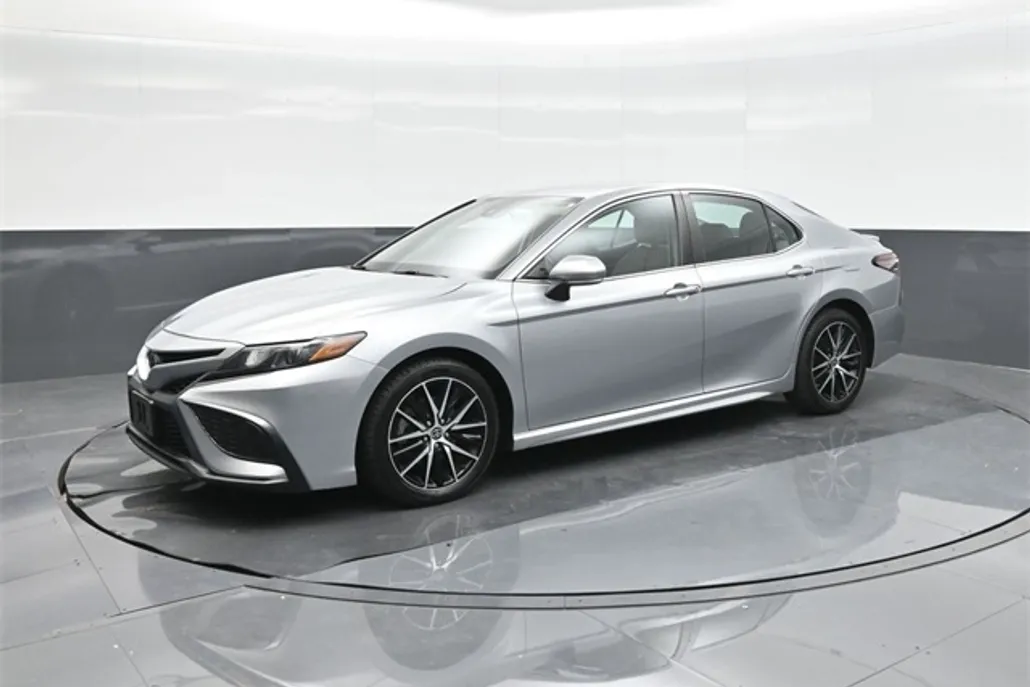 2023 Toyota Camry SE photo 1