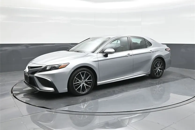 2023 Toyota Camry SE photo 1
