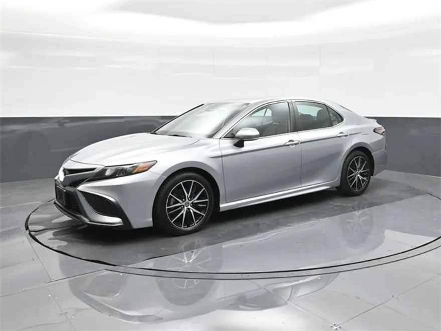 2023 Toyota Camry SE photo 1