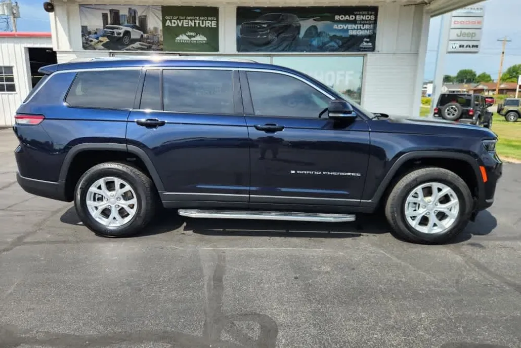 2023 Jeep Grand Cherokee Limited photo 1