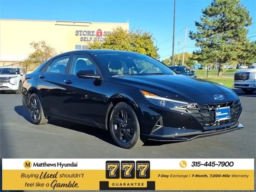 2023 Hyundai Elantra SEL photo 1