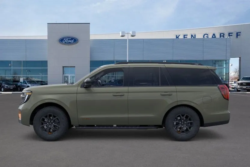 2025 Ford Expedition photo 1