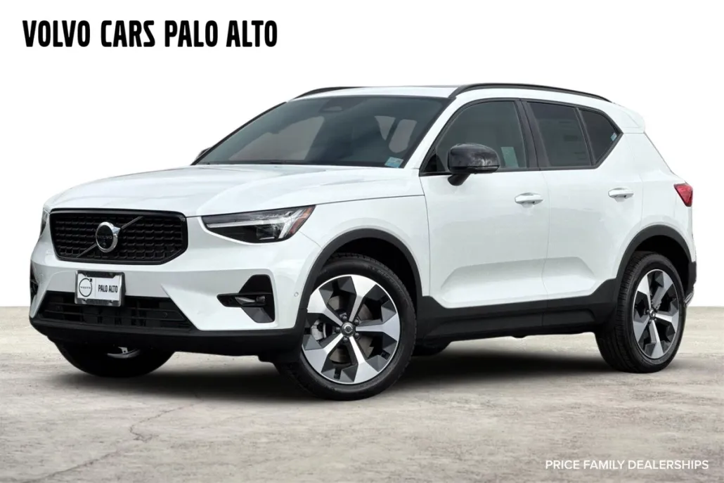 2026 Volvo XC40 Plus photo 1