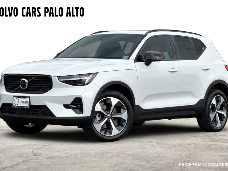2026 Volvo XC40 Plus photo 1
