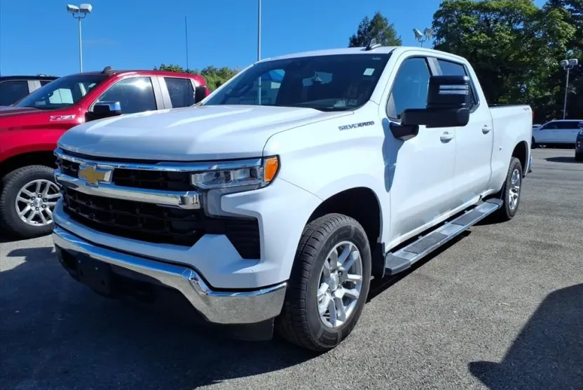 2022 Chevrolet Silverado 1500 LT photo 1