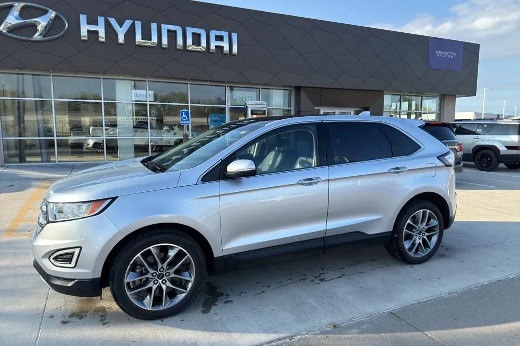 2017 Ford Edge Titanium photo 1