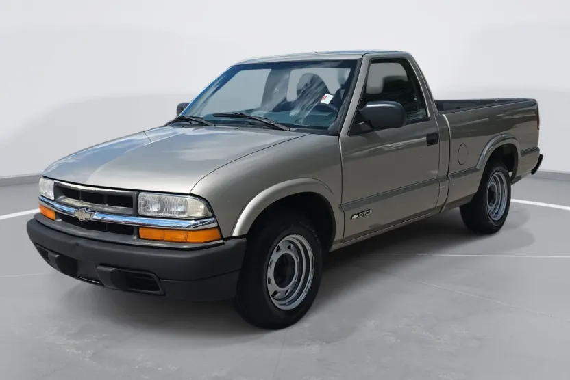 2001 Chevrolet Silverado photo 1
