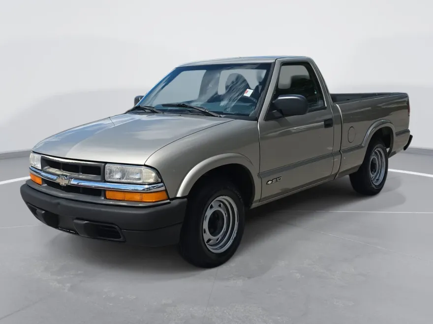 2001 Chevrolet Silverado photo 1