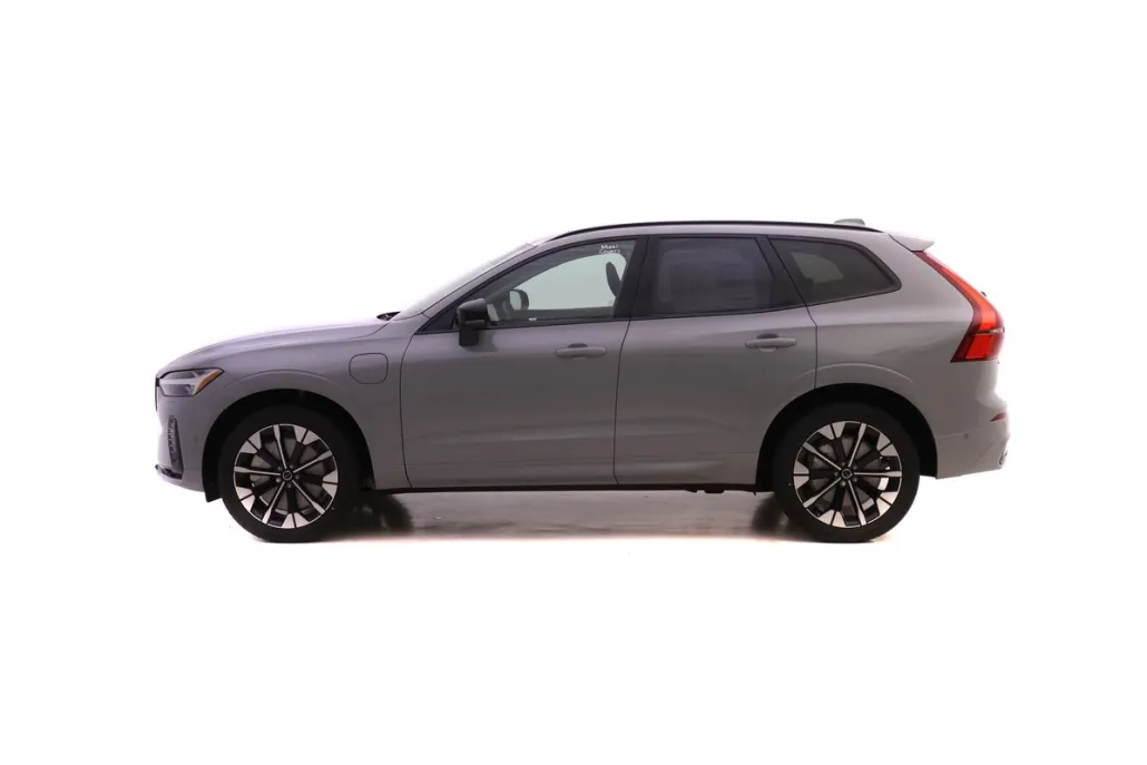 2026 Volvo XC60 Hybrid T8 Plus photo 1