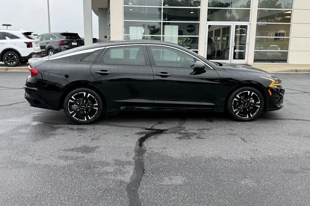 2024 Kia K5 GT-Line photo 1