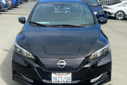 2025 Nissan Leaf S photo 2