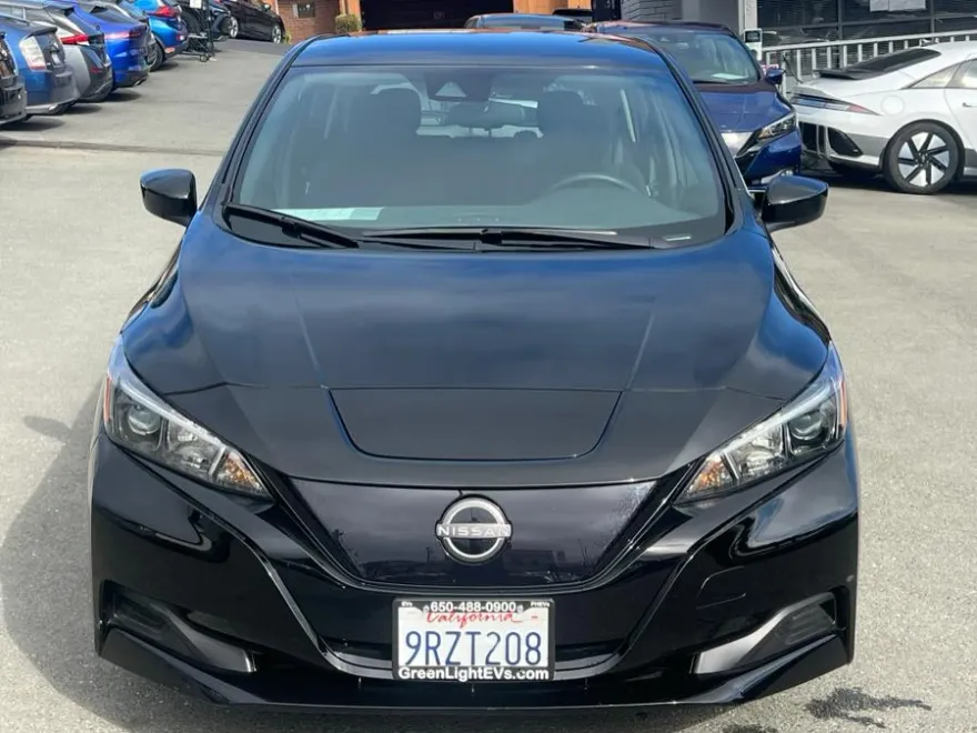2025 Nissan Leaf S photo 2