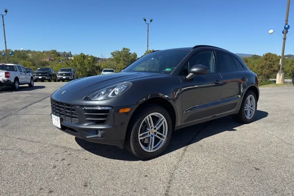 2018 Porsche Macan Base photo 1