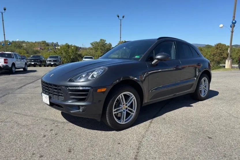 2018 Porsche Macan Base photo 1
