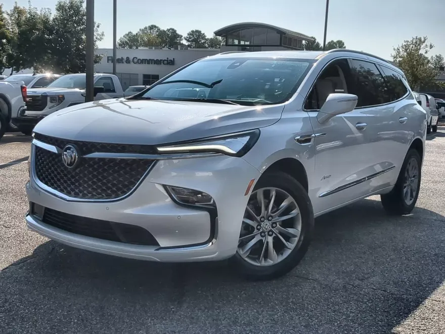 2023 Buick Enclave Avenir photo 1