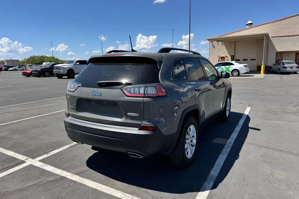 2022 Jeep Cherokee Latitude Lux Sport photo 1