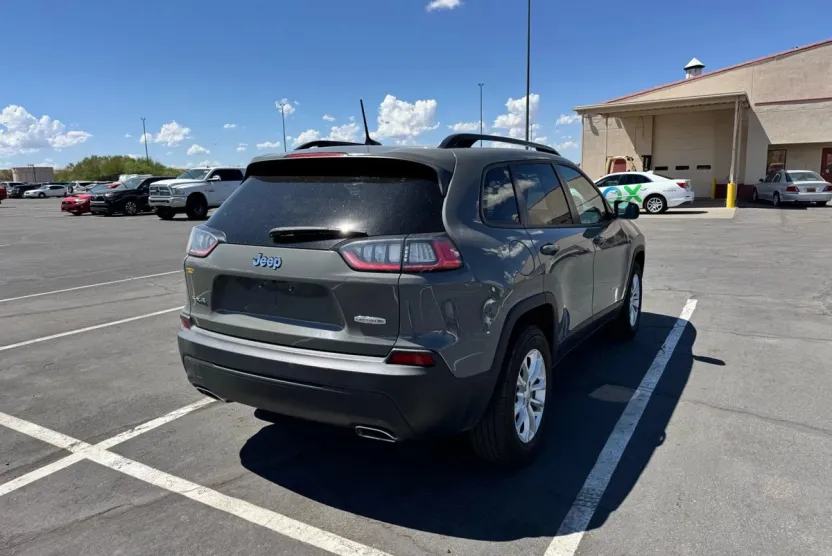 2022 Jeep Cherokee Latitude Lux Sport photo 1