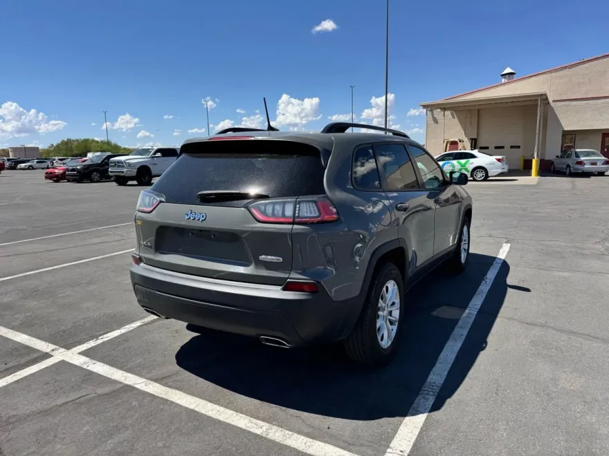 2022 Jeep Cherokee Latitude Lux Sport photo 1